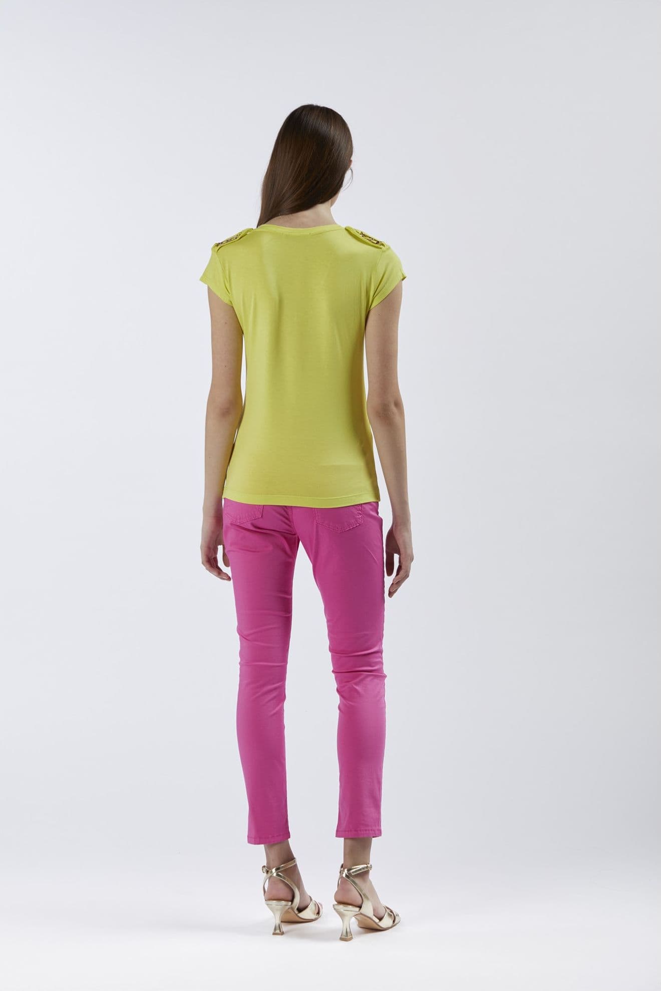 T SHIRT SCOLLO A V CON PLACCHETTE ALLE SPALLE in T-Shirt 3A Moda Mare Sport - Bellaria Igea Marina, commercioVirtuoso.it