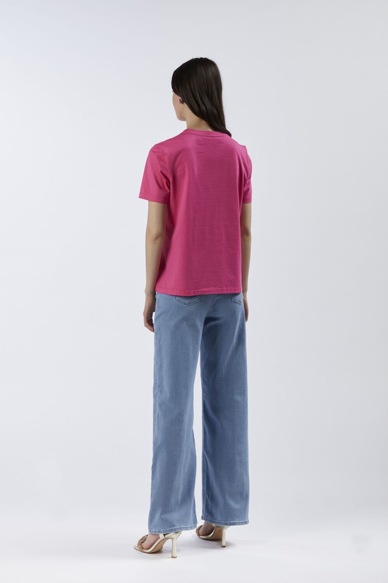 T SHIRT BASICA A MANICHE CORTE BE A FLOWER in T-shirt 3A Moda Mare Sport - Bellaria Igea Marina, commercioVirtuoso.it