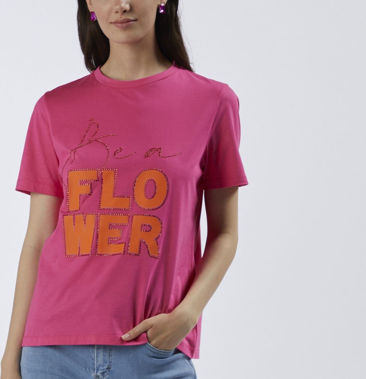T SHIRT BASICA A MANICHE CORTE BE A FLOWER in T-shirt 3A Moda Mare Sport - Bellaria Igea Marina, commercioVirtuoso.it