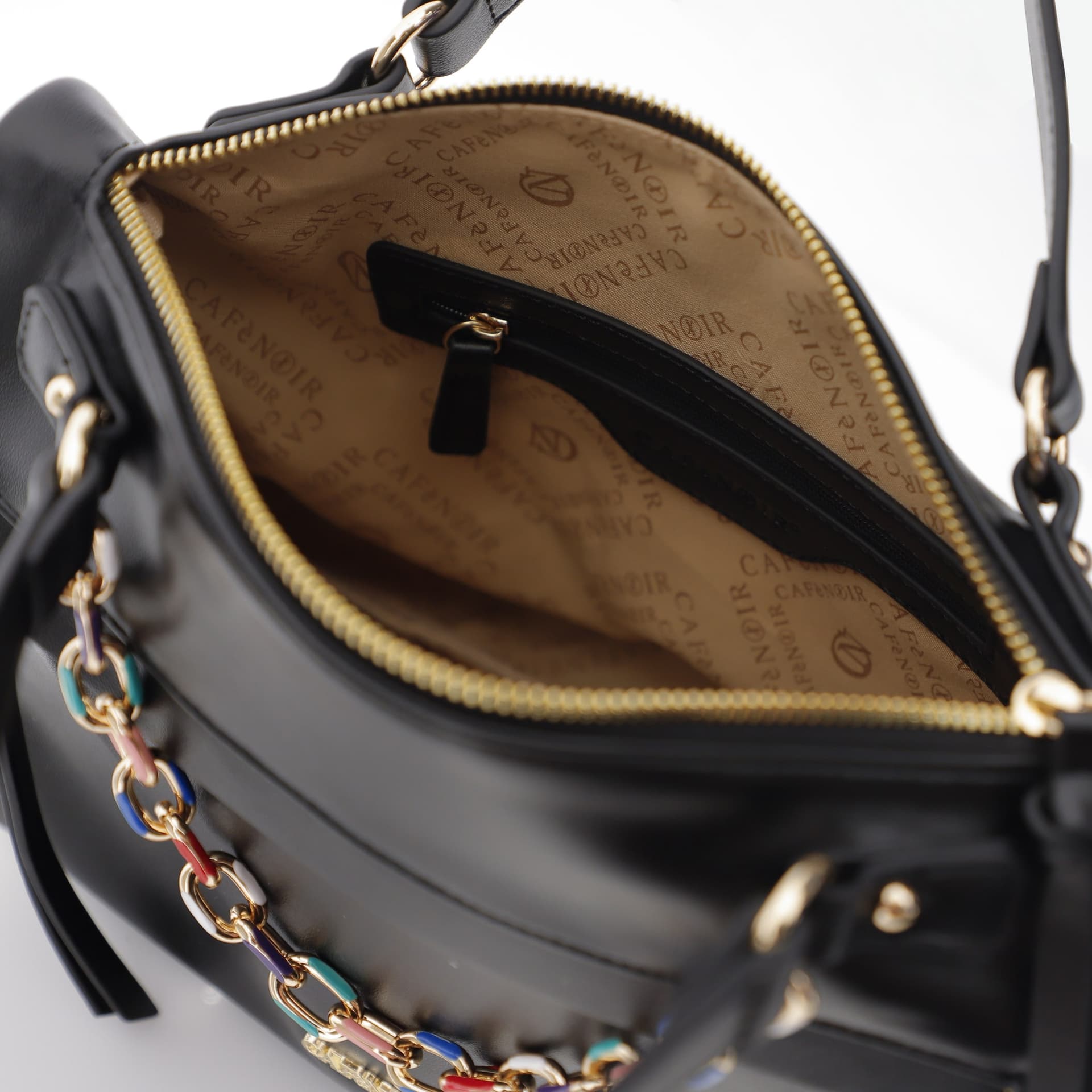 BAULETTO CON TASCA SUL DAVANTI E DECORAZIONE DI CATENA SMALTATA MULTICOLOR in Scatole 3A Moda Mare Sport - Bellaria Igea Marina, commercioVirtuoso.it