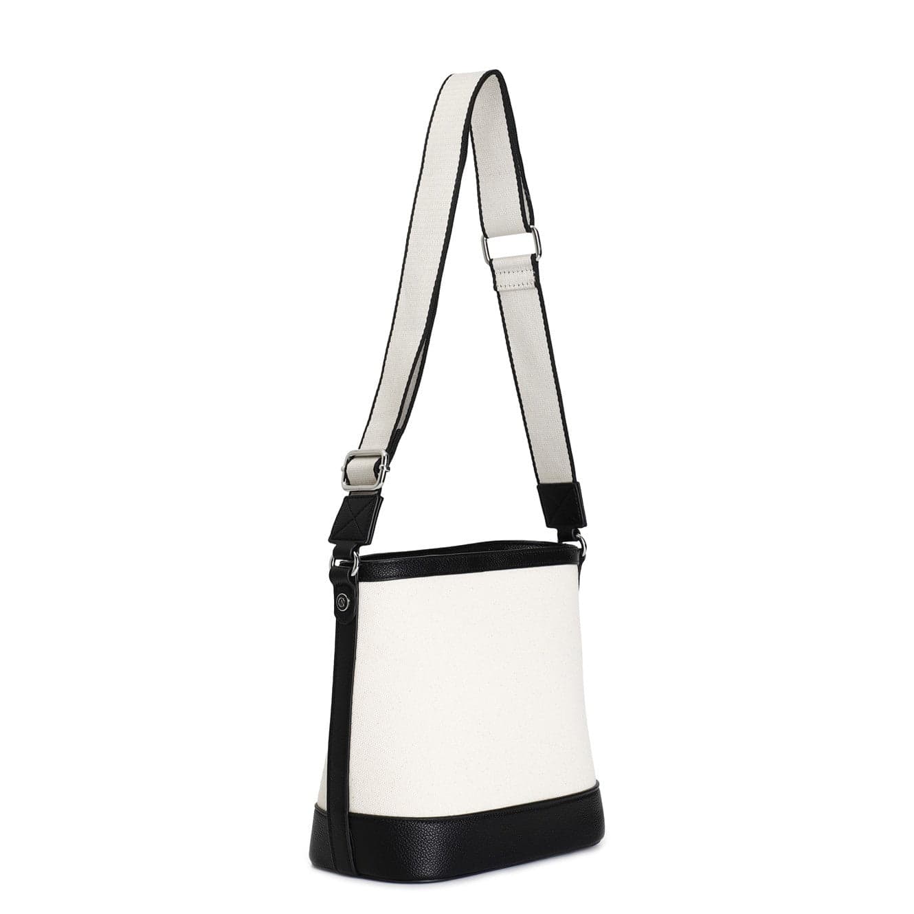 SECCHIELLO IN CANVAS CON PROFILI , LOGHI IN TPU E TRACOLLA A NASTRO REGOLABIL in Fabbricazione borse 3A Moda Mare Sport - Bellaria Igea Marina, commercioVirtuoso.it