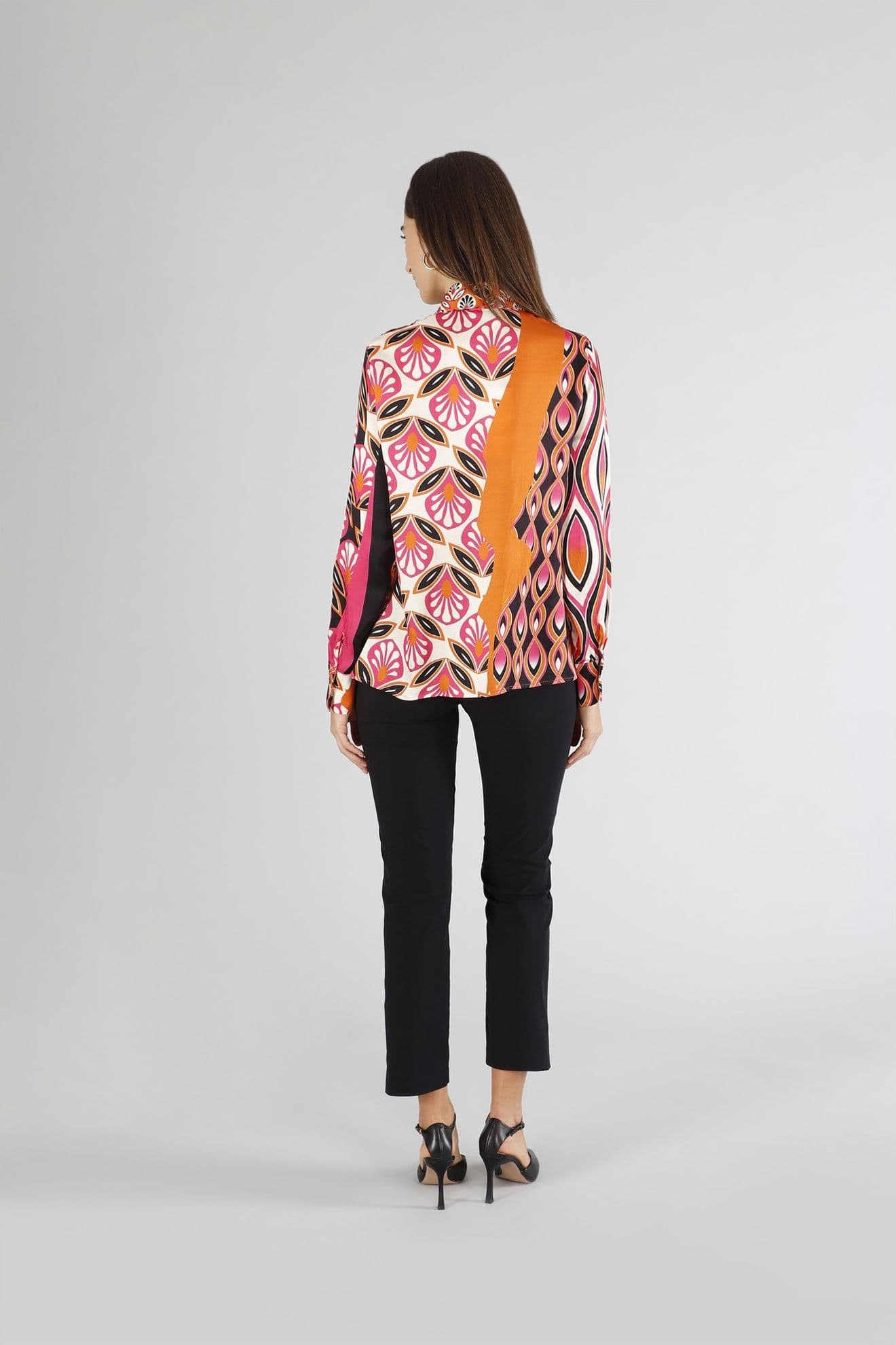 CAMICIA IN SATIN STAMPATO in Bluse e camicie 3A Moda Mare Sport - Bellaria Igea Marina, commercioVirtuoso.it