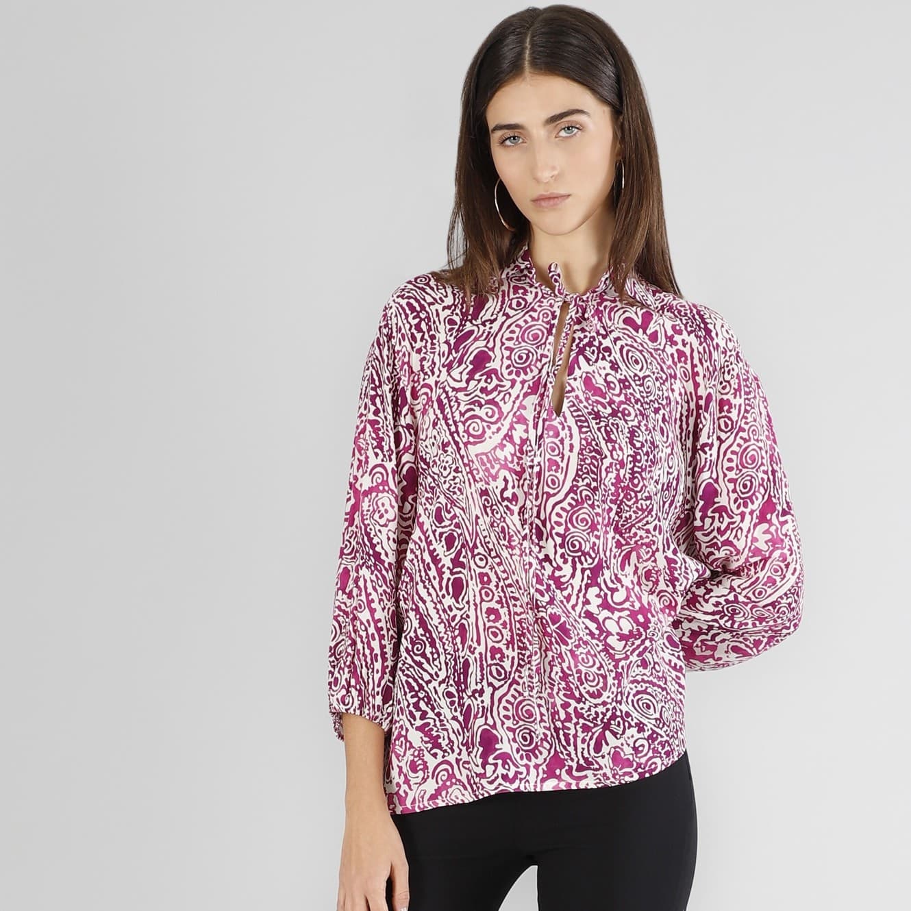 CAMICIA CON MANICHE A SBUFFO IN MAROCAIN STAMPATO in Maglie termiche 3A Moda Mare Sport - Bellaria Igea Marina, commercioVirtuoso.it