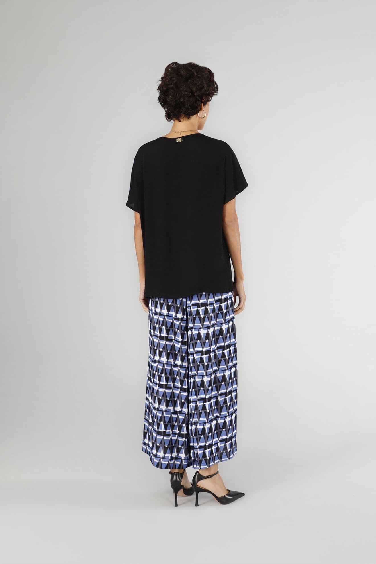 BLUSA SCOLLO A V IN MAROCAINE STAMPATO in  3A Moda Mare Sport - Bellaria Igea Marina, commercioVirtuoso.it