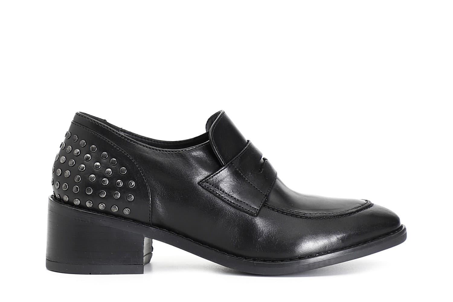 MOCASSINO IN PELLE CON BORCHIE in Loafer e mocassini 3A Moda Mare Sport - Bellaria Igea Marina, commercioVirtuoso.it