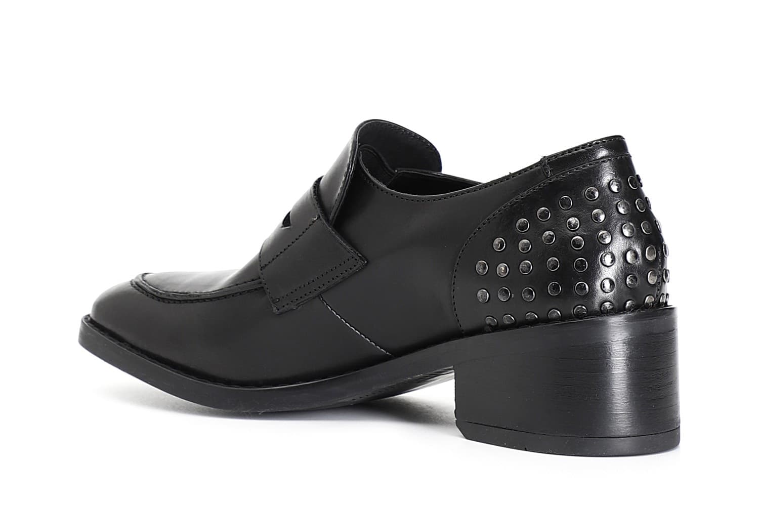 MOCASSINO IN PELLE CON BORCHIE in Loafer e mocassini 3A Moda Mare Sport - Bellaria Igea Marina, commercioVirtuoso.it
