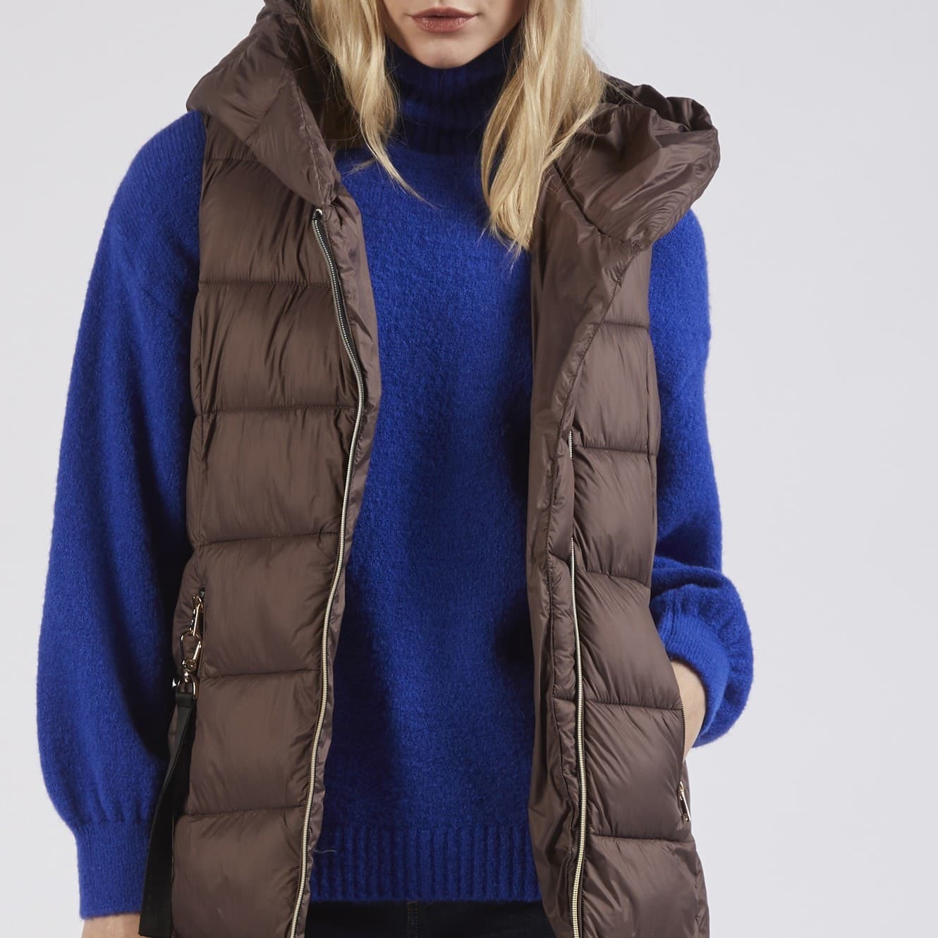 PIUMINO SMANICATO CON CINTURA ELASTICA in Gilet 3A Moda Mare Sport - Bellaria Igea Marina, commercioVirtuoso.it