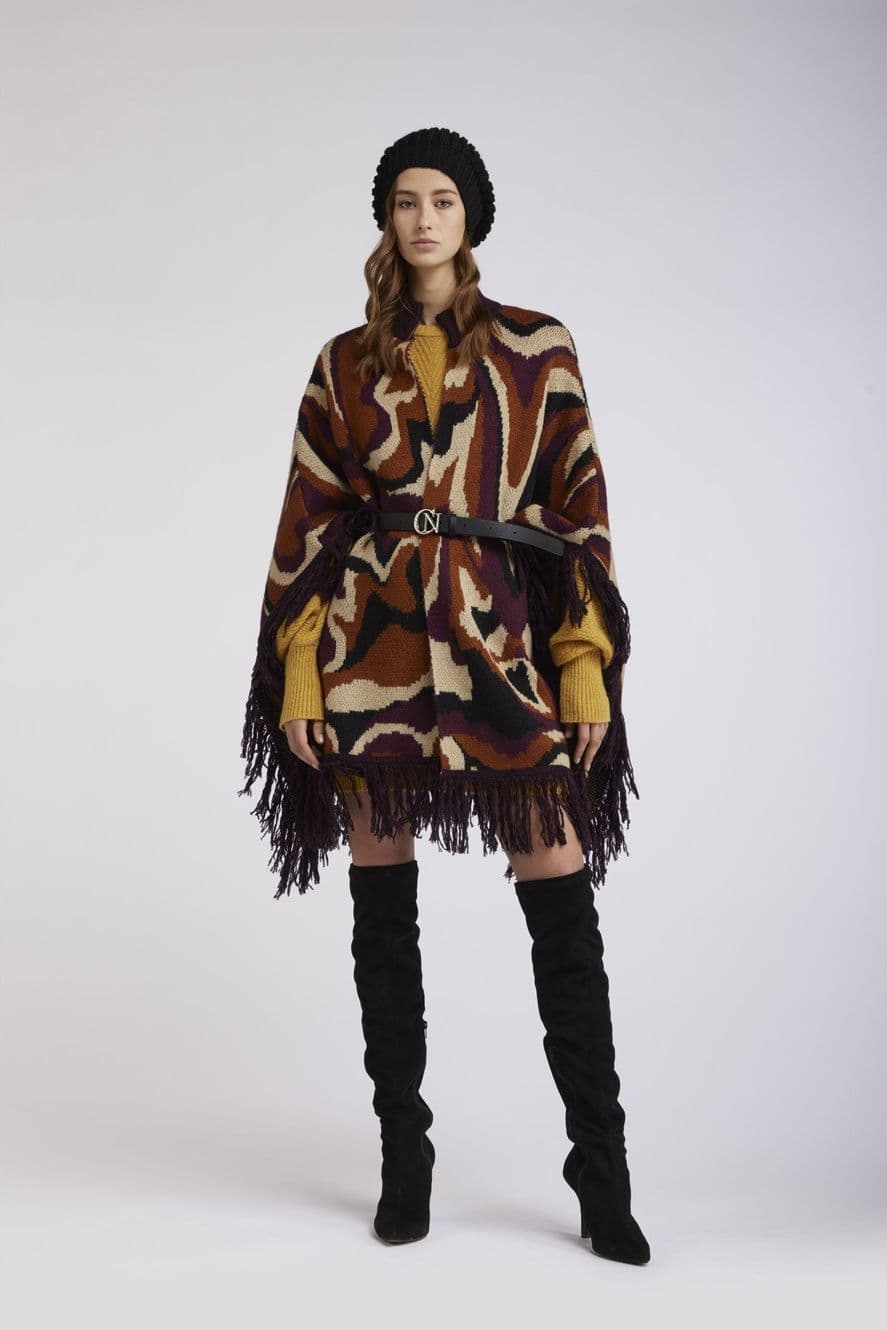 MANTELLA CON FRANGE in Poncho e mantelle fatti a maglia 3A Moda Mare Sport - Bellaria Igea Marina, commercioVirtuoso.it