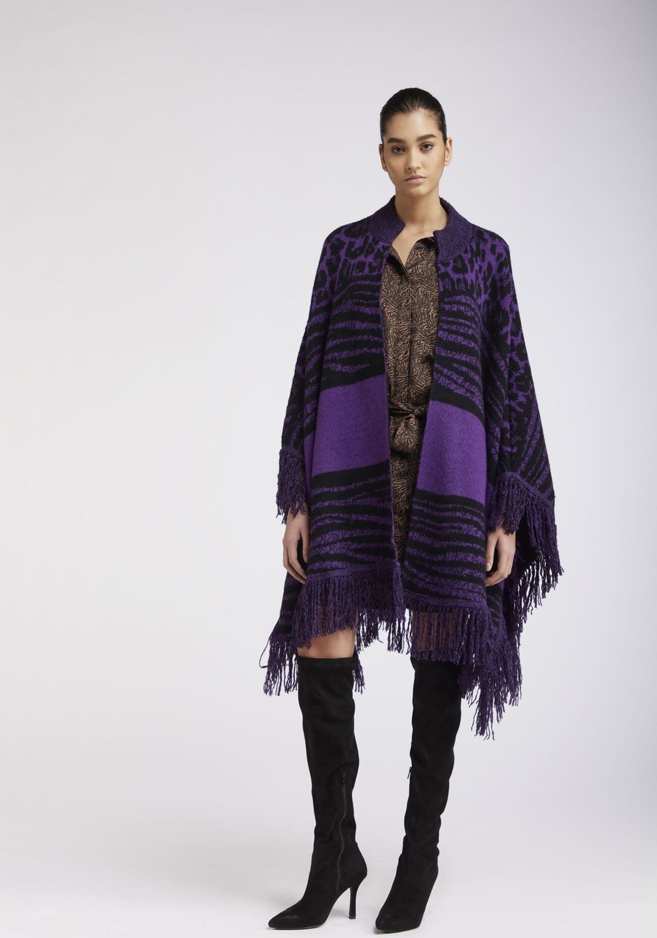 MANTELLA CON FRANGE in Poncho e mantelle fatti a maglia 3A Moda Mare Sport - Bellaria Igea Marina, commercioVirtuoso.it