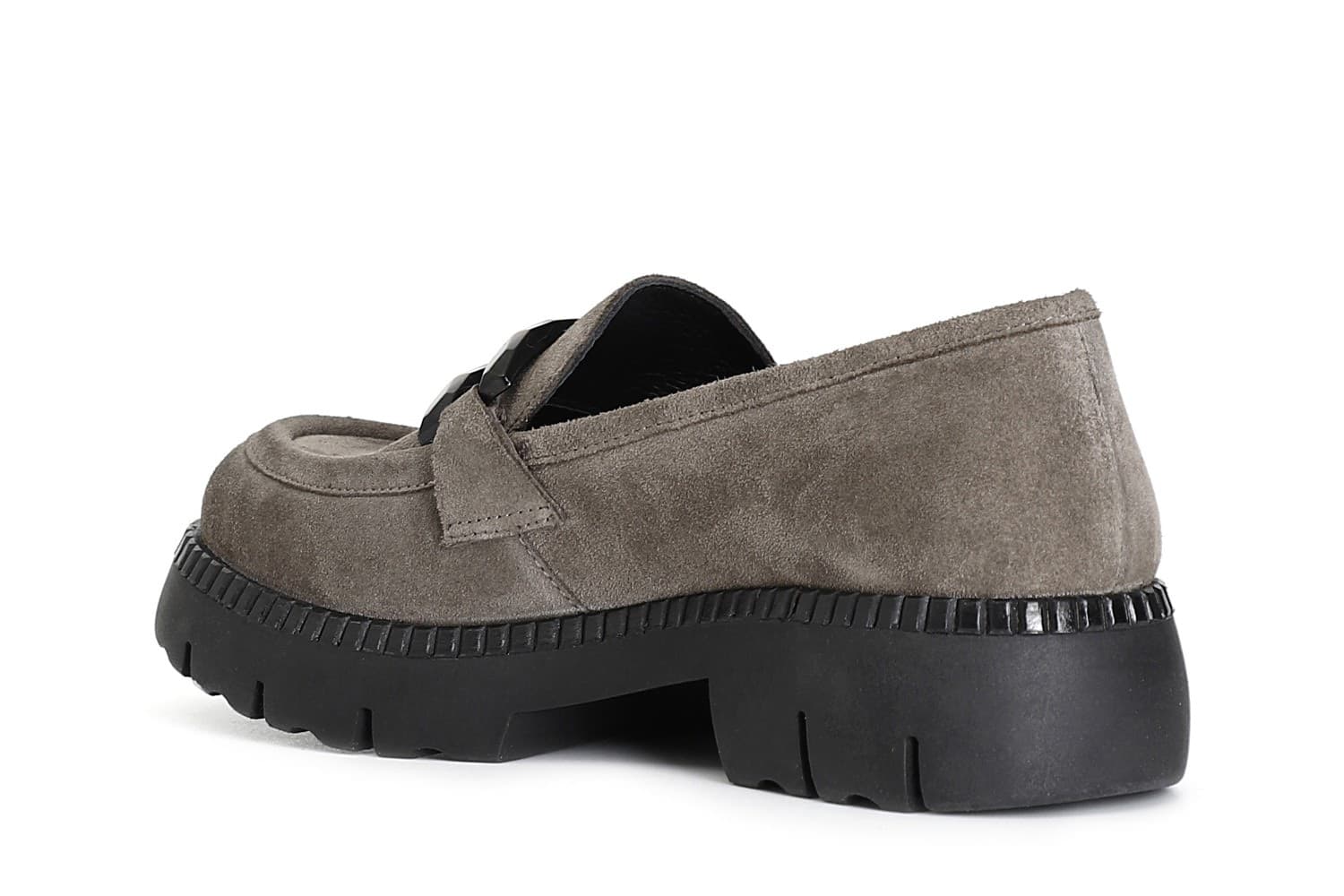 MOCASSINO IN PELLE SCAMOSCIATA CON MORSETTO in Loafer e mocassini 3A Moda Mare Sport - Bellaria Igea Marina, commercioVirtuoso.it