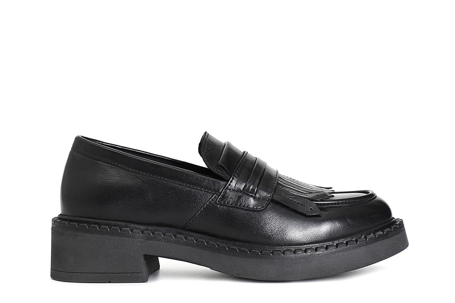 MOCASSINO IN PELLE CON FRANGIA in Loafer e mocassini 3A Moda Mare Sport - Bellaria Igea Marina, commercioVirtuoso.it