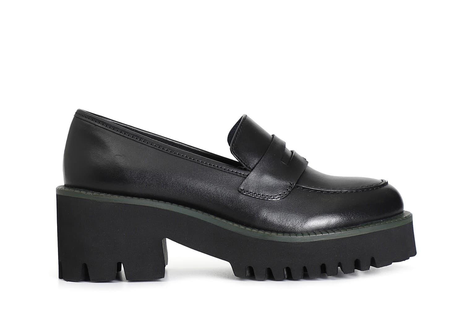 MOCASSINO IN PELLE CON SUOLA NERA E GUARDOLO COLORATO in Loafer e mocassini 3A Moda Mare Sport - Bellaria Igea Marina, commercioVirtuoso.it