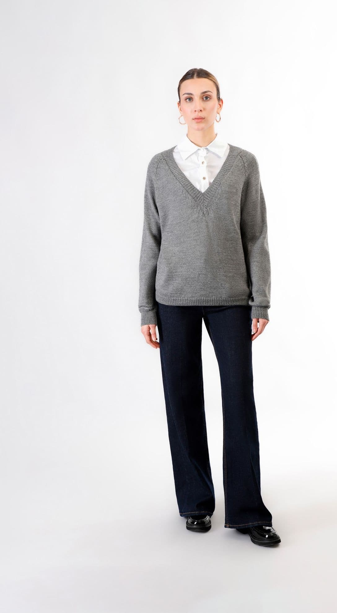 MAGLIONE CON SCOLLATURA A V