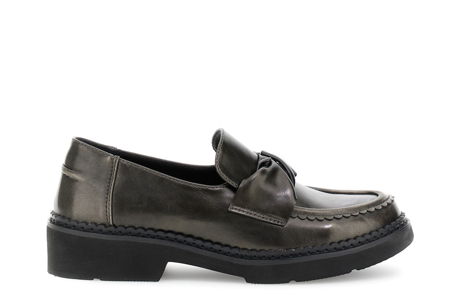 MOCASSINO IN SINTETICO EFFETTO PELLE SPAZZOLATA CON ACCESSORIO in Loafer e mocassini 3A Moda Mare Sport - Bellaria Igea Marina, commercioVirtuoso.it