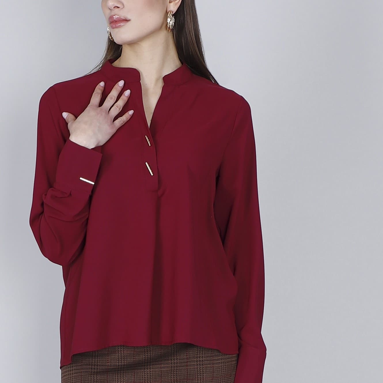 CAMICIA CON SCOLLATURA A V in Bluse e camicie 3A Moda Mare Sport - Bellaria Igea Marina, commercioVirtuoso.it