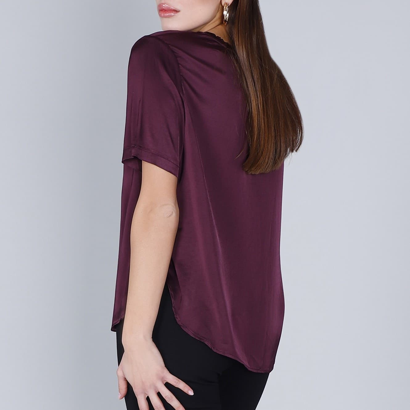 BLUSA MANICHE CORTE IN SATIN in Bluse e camicie 3A Moda Mare Sport - Bellaria Igea Marina, commercioVirtuoso.it