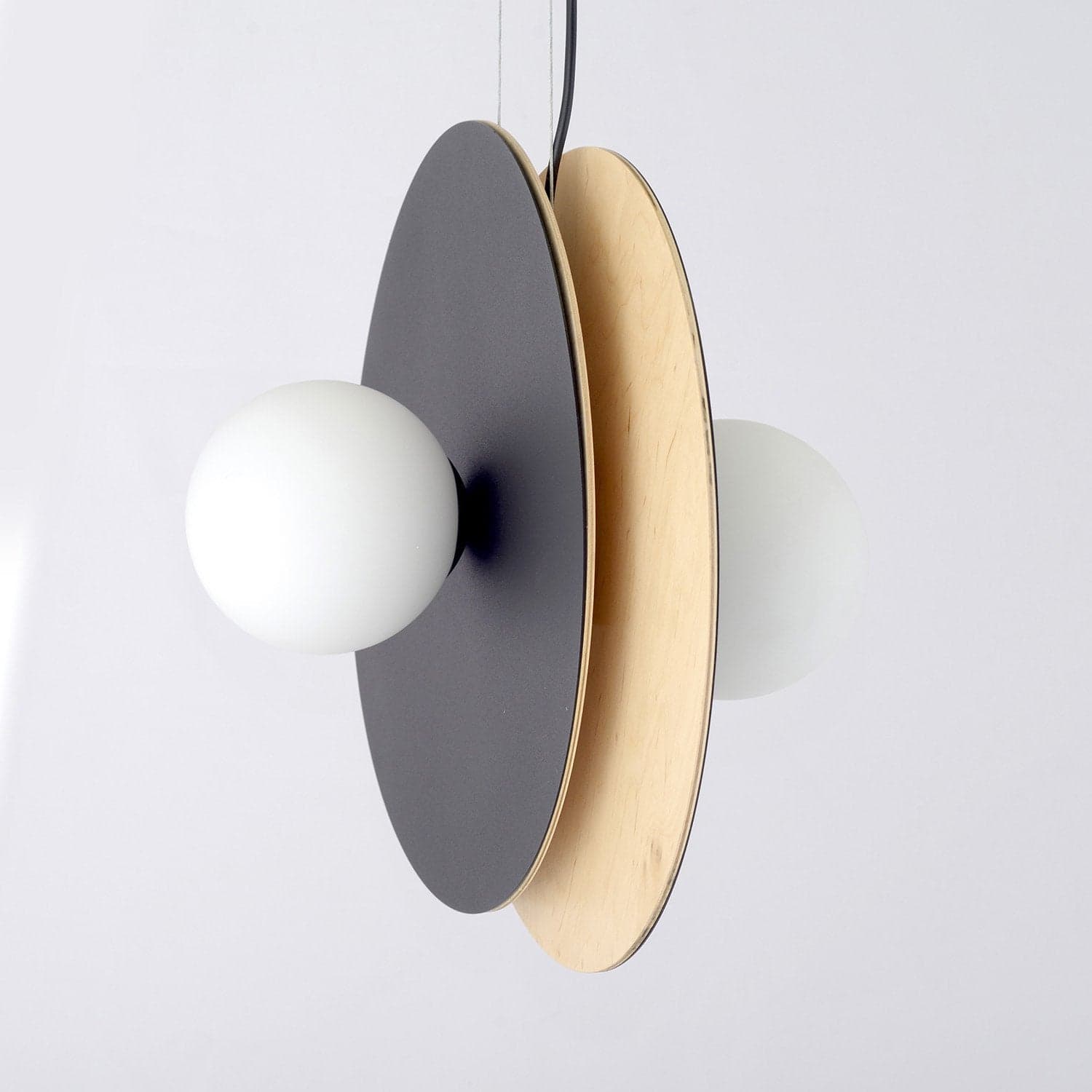 Sospensione Minimal Nordica Soho 4 Luci In Acciaio Nero E Legno Vetro Bianco in Lampade a sospensione LuceArt - Montecorvino Pugliano, commercioVirtuoso.it