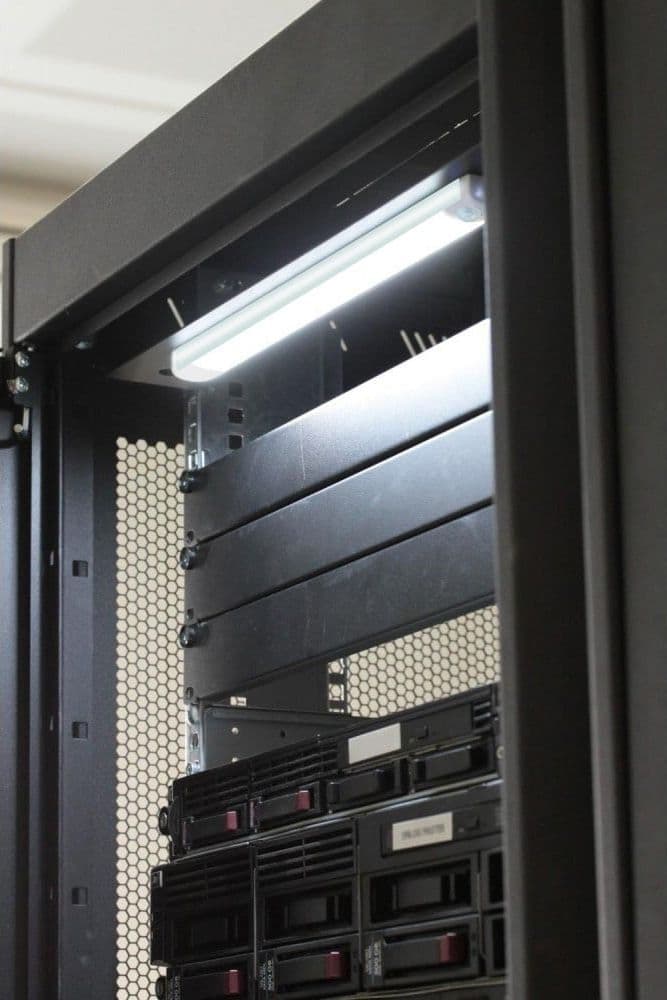 Unit&agrave Luce Magnetica con Supporto in Acciaio