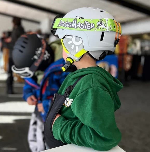 OutdoorMaster Reindeer Kids Casco da Sci Bambino Grigio – In-Mold, Leggero e Sicuro in prodotto 3A Moda Mare Sport - Bellaria Igea Marina, commercioVirtuoso.it