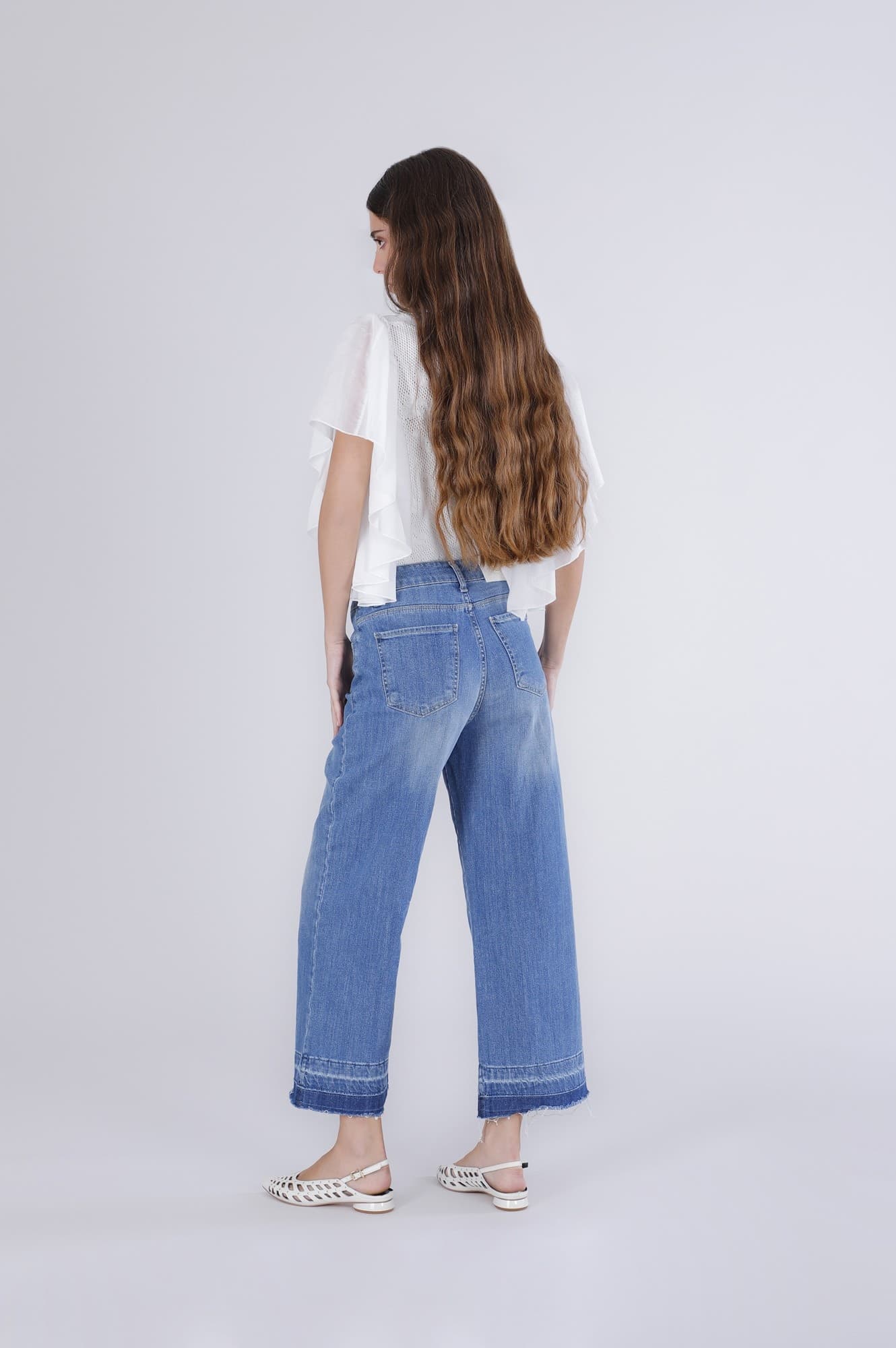 PANTALONE CROPPED CON ORLO SCIOLTO in Pantaloni 3A Moda Mare Sport - Bellaria Igea Marina, commercioVirtuoso.it