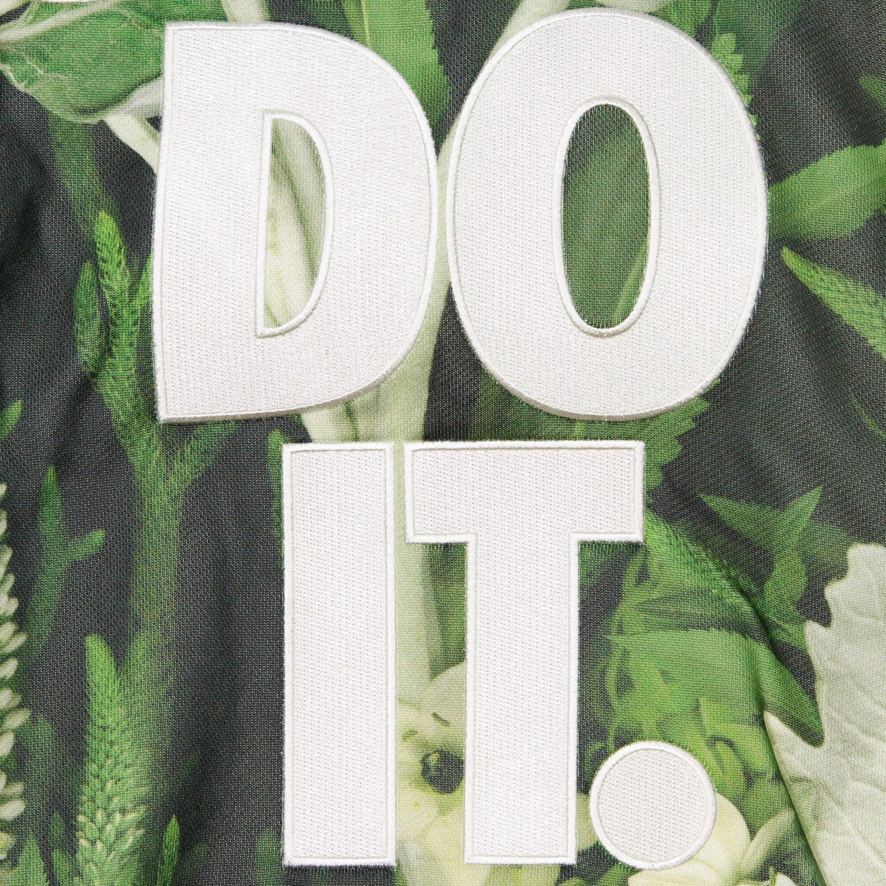 Nike Felpa Leggera Girocollo Uomo Just Do It Crew Floral Spruce Aura da uomo in Felpe con cappuccio Drestige - Casamassima, commercioVirtuoso.it