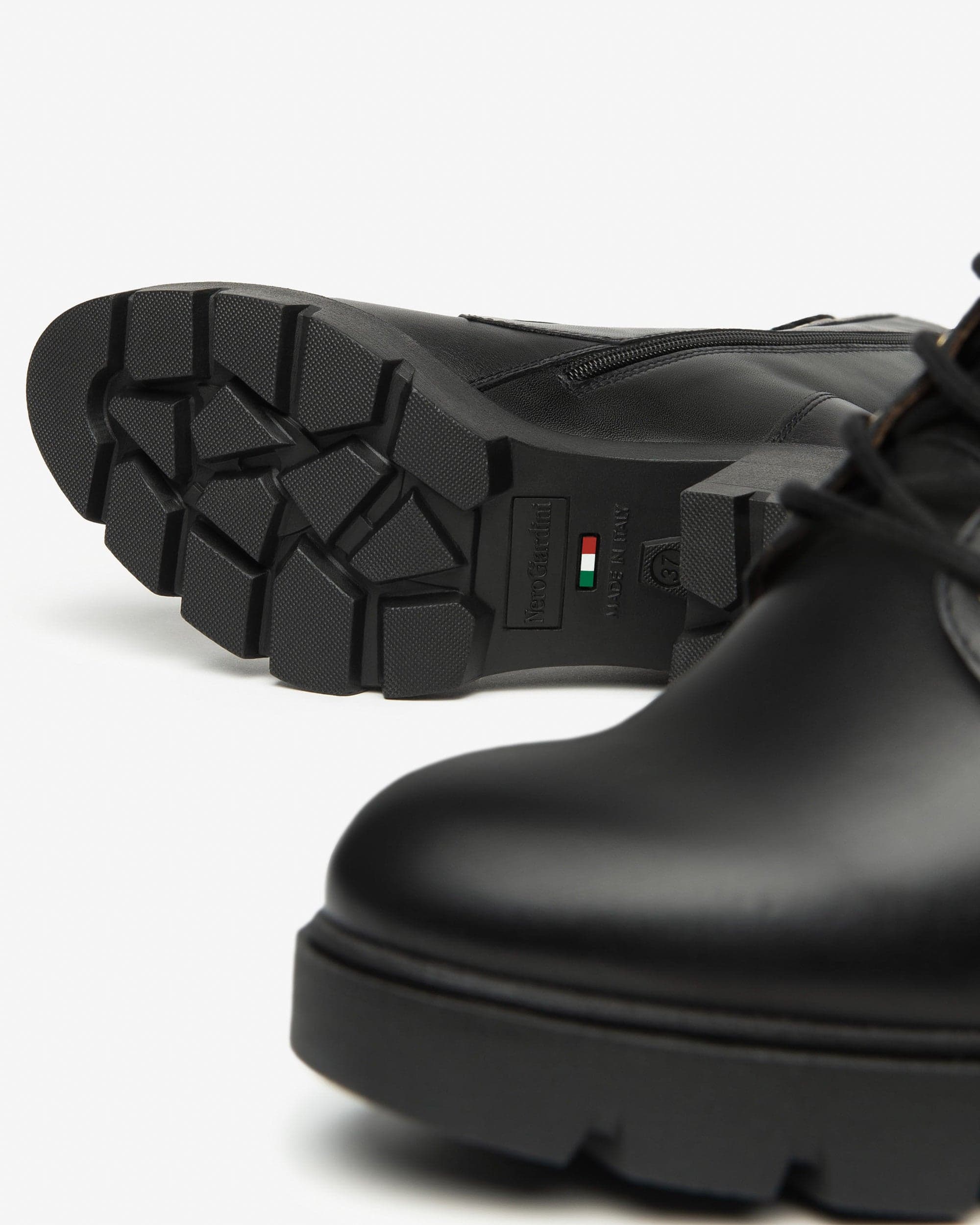 Nero Giardini anfibi donna in pelle nero I514881D100 in Stivali Teresi Calzature - Marsala, commercioVirtuoso.it