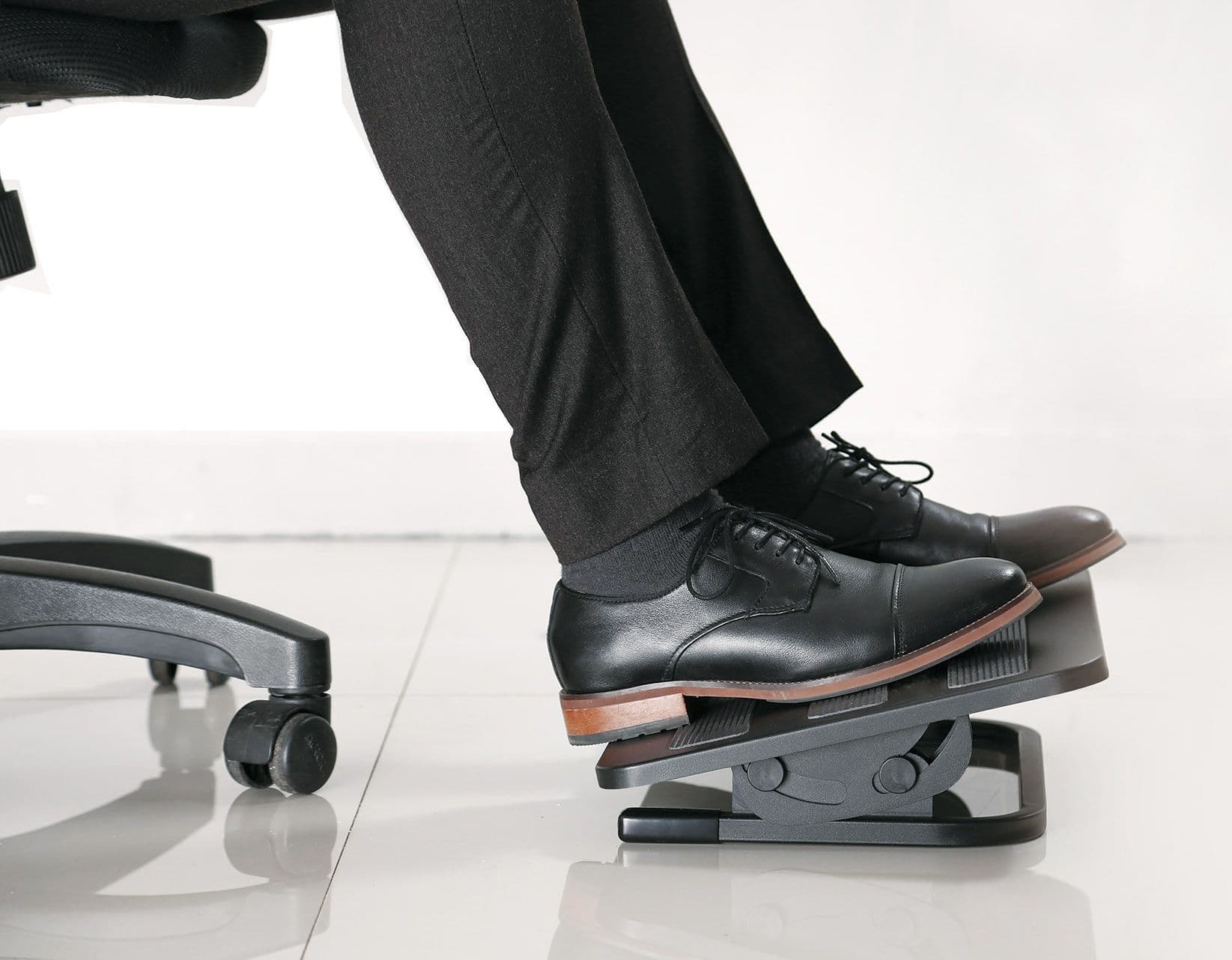 Poggiapiedi Regolabile ed Ergonomico per lo Smart Working in Poggiapiedi Scontolo.net - Potenza, commercioVirtuoso.it