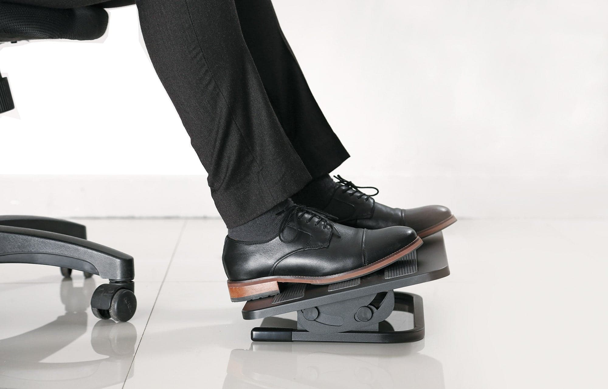 Poggiapiedi Regolabile ed Ergonomico per lo Smart Working in Poggiapiedi Scontolo.net - Potenza, commercioVirtuoso.it