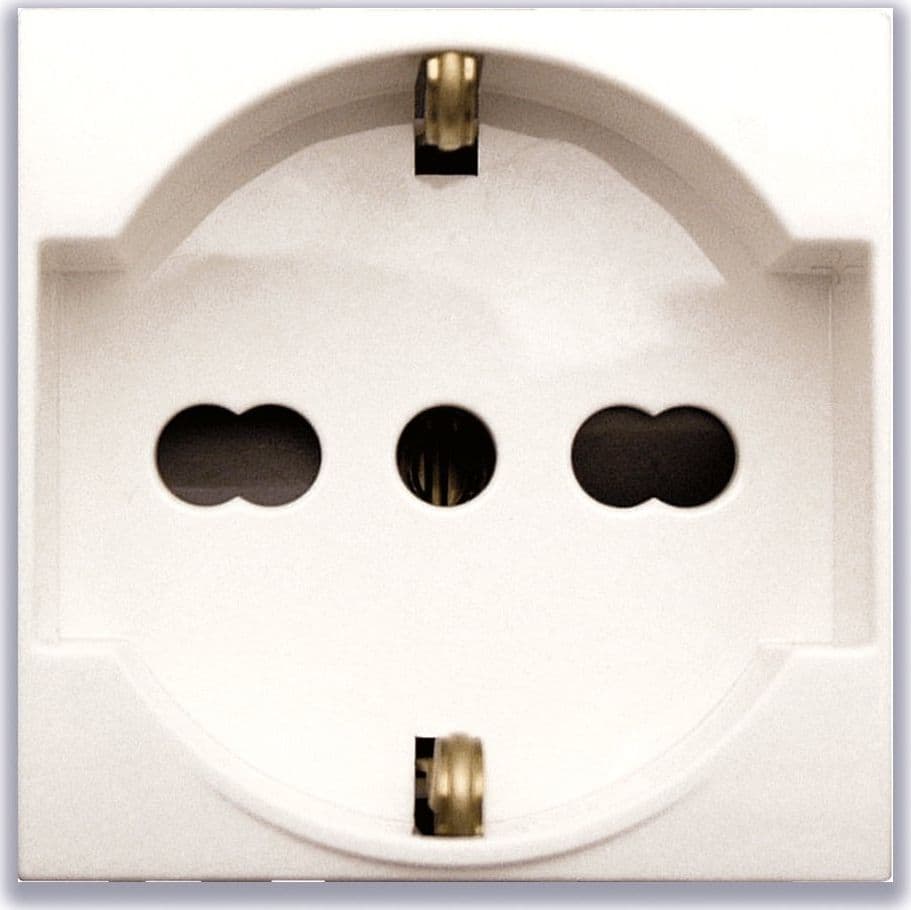 Domus S44 Presa Schuko Bipasso 2P+T 10/16A 250V Bianco Lucido, 441090/15TS in Prese a muro Scontolo.net - Potenza, commercioVirtuoso.it