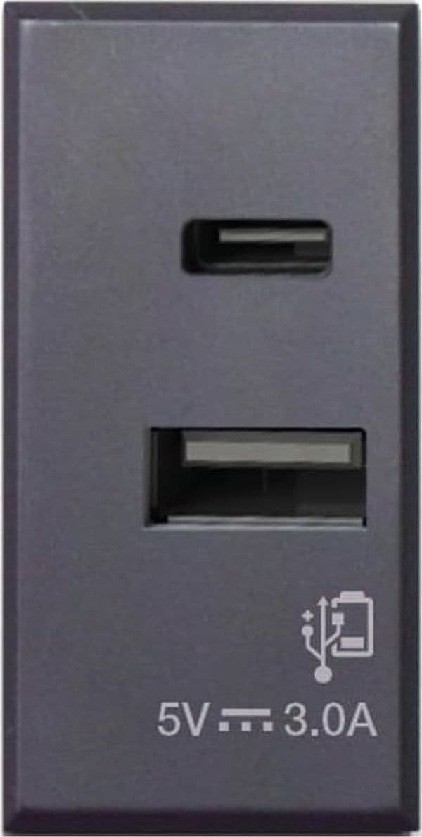 Tekla S44 Caricatore USB-A e USB-C&trade 3A 230V Grigio Opaco, 445082USBAC in Caricabatterie da muro Scontolo.net - Potenza, commercioVirtuoso.it