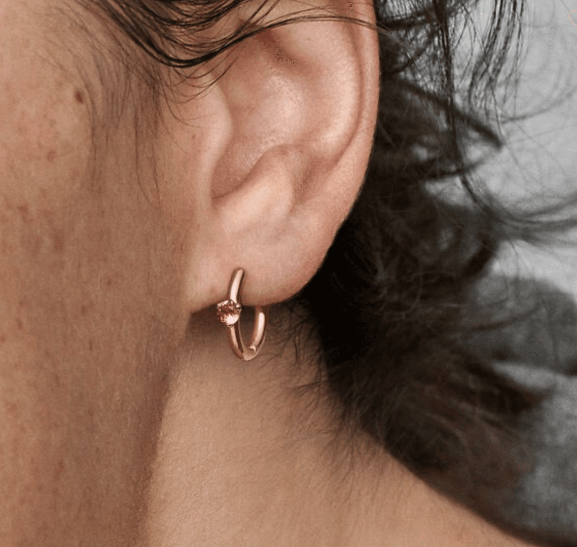 Pandora - Orecchini a cerchio con solitario rosa