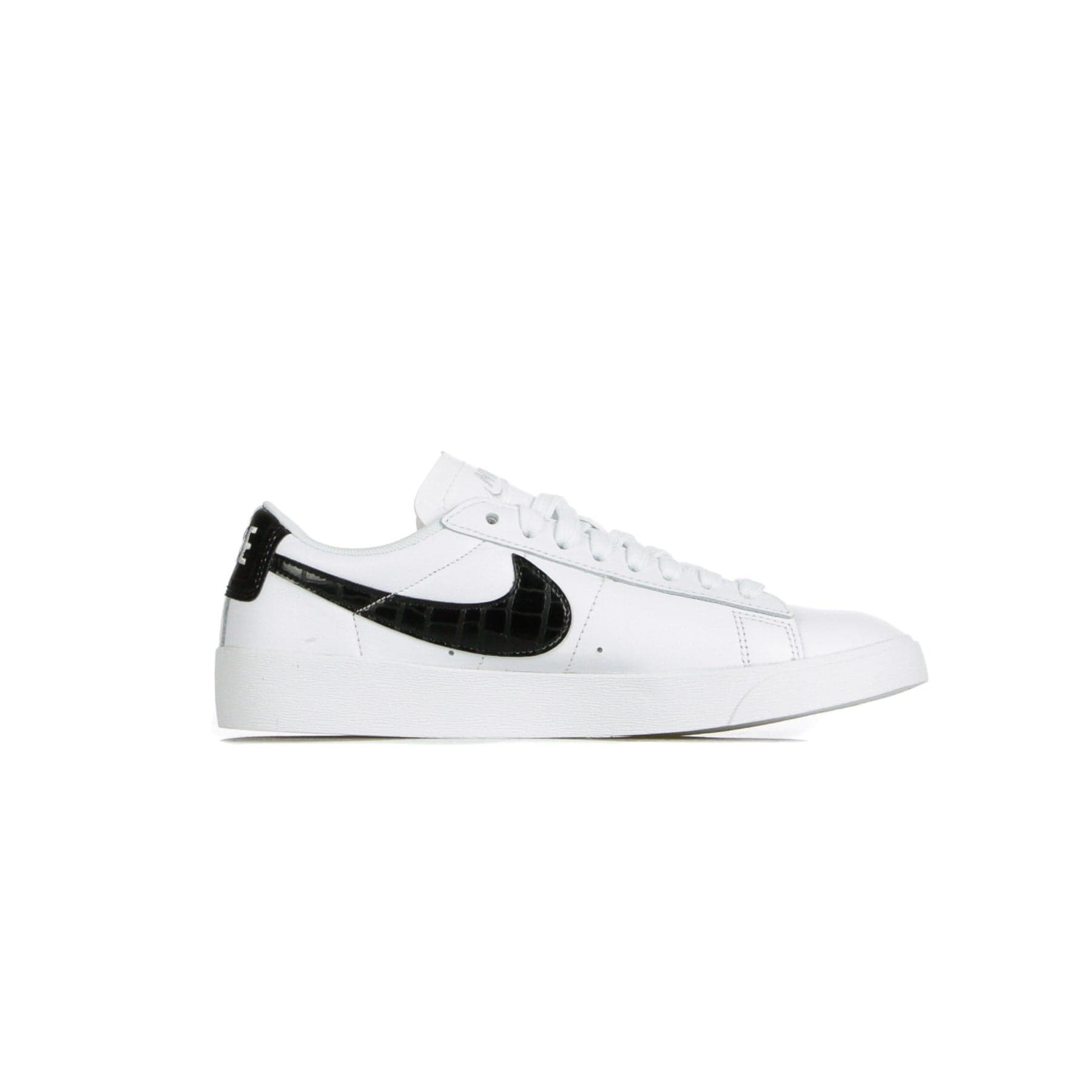 Nike Scarpa Bassa Donna W Blazer Low White/black da donna in Sneaker casual Drestige - Casamassima, commercioVirtuoso.it