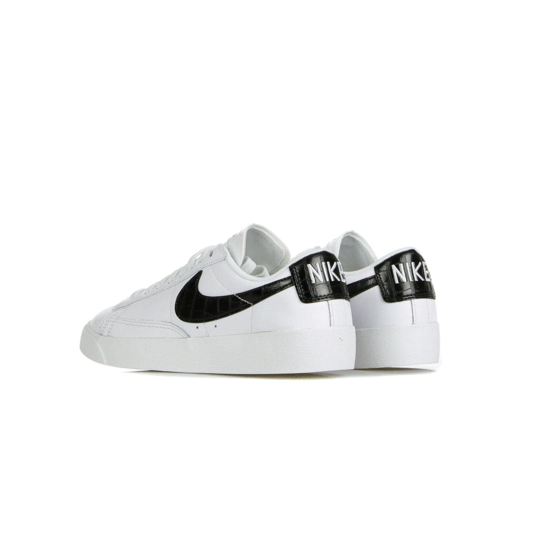 Nike Scarpa Bassa Donna W Blazer Low White/black da donna in Sneaker casual Drestige - Casamassima, commercioVirtuoso.it