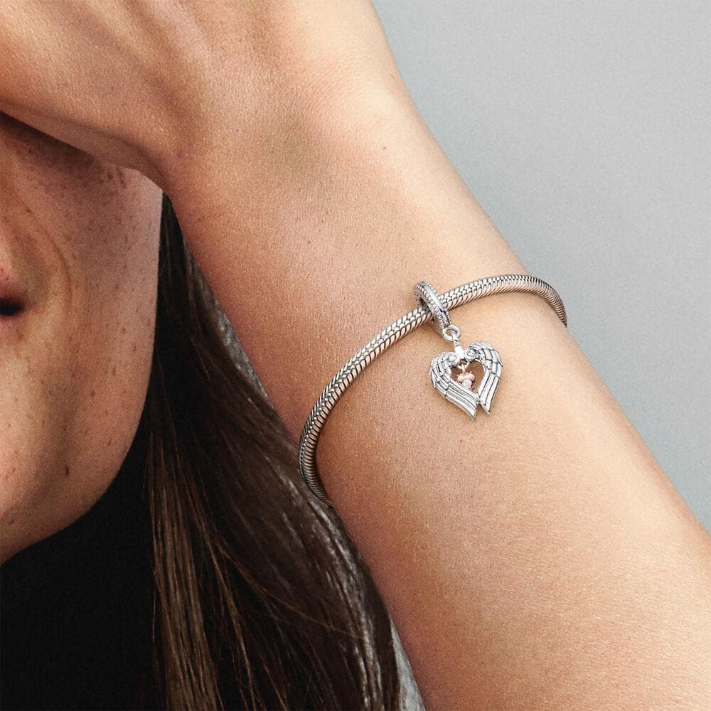 Pandora Charm pendente Cuore e ali d’angelo Pandora Club 2021 in Bead Charm Alba Gioielli - Casoria, commercioVirtuoso.it