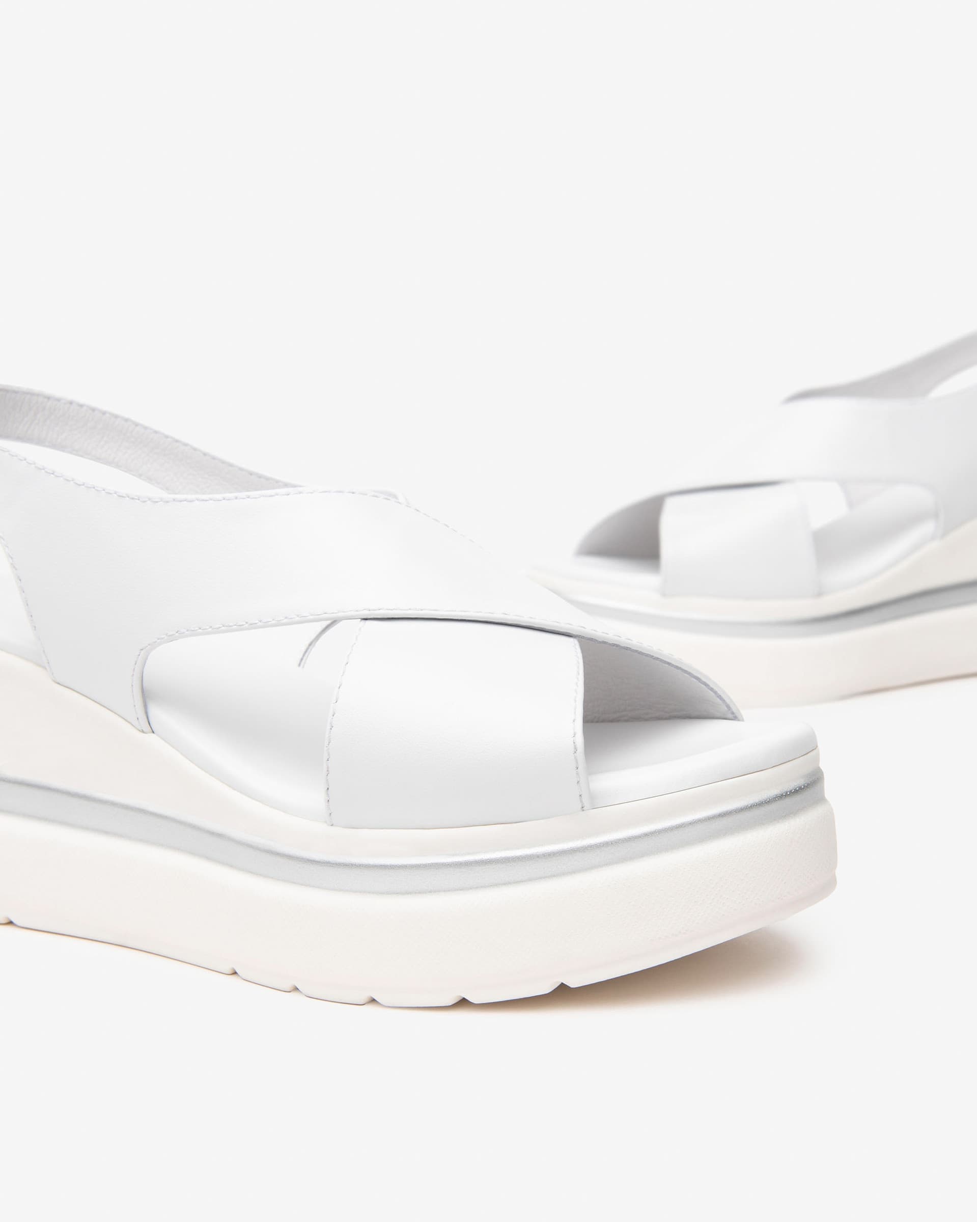 Nero Giardini sandali donna in pelle bianco con zeppa E513515D707 in prodotto Teresi Calzature - Marsala, commercioVirtuoso.it