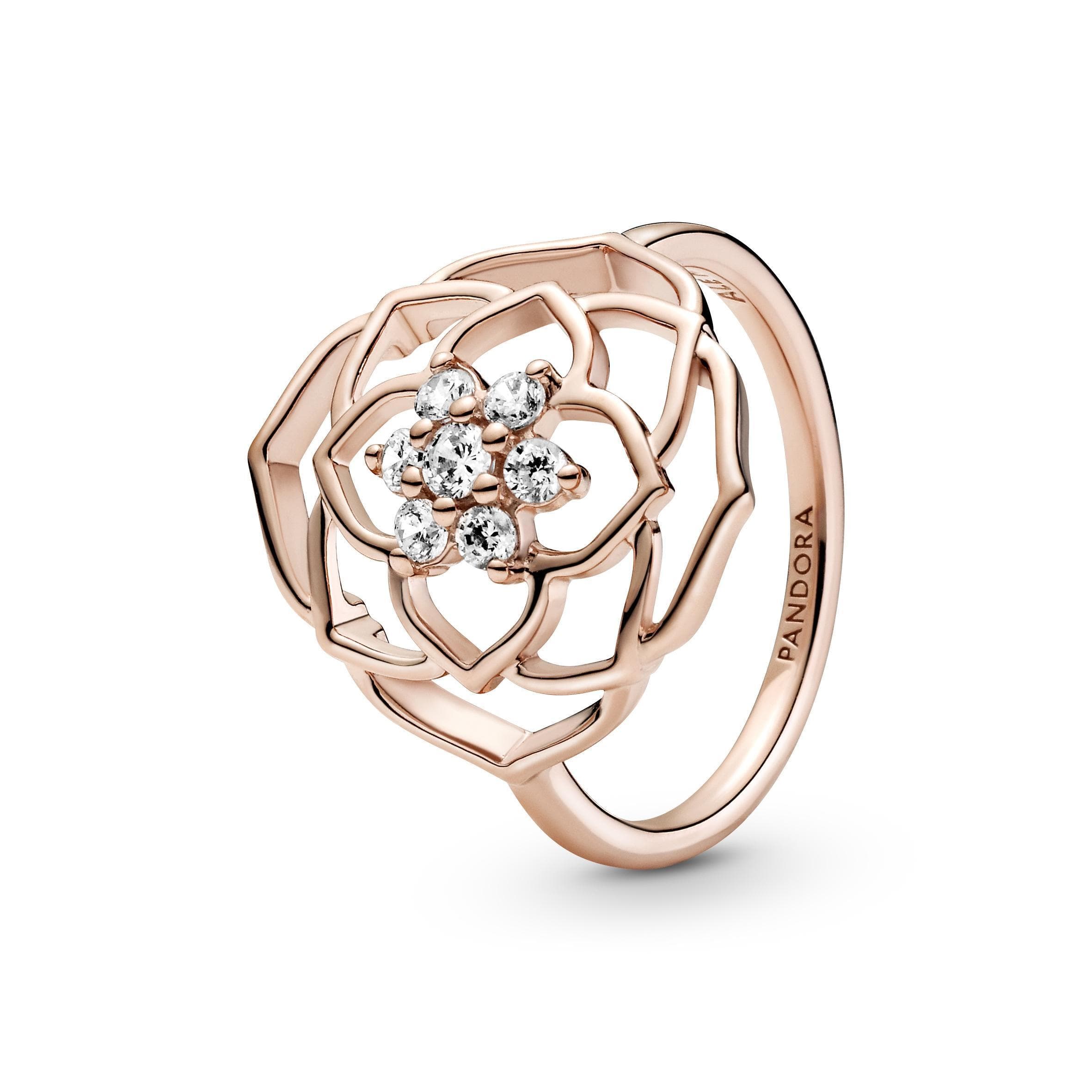 Pandora  Anello con petali di rosa