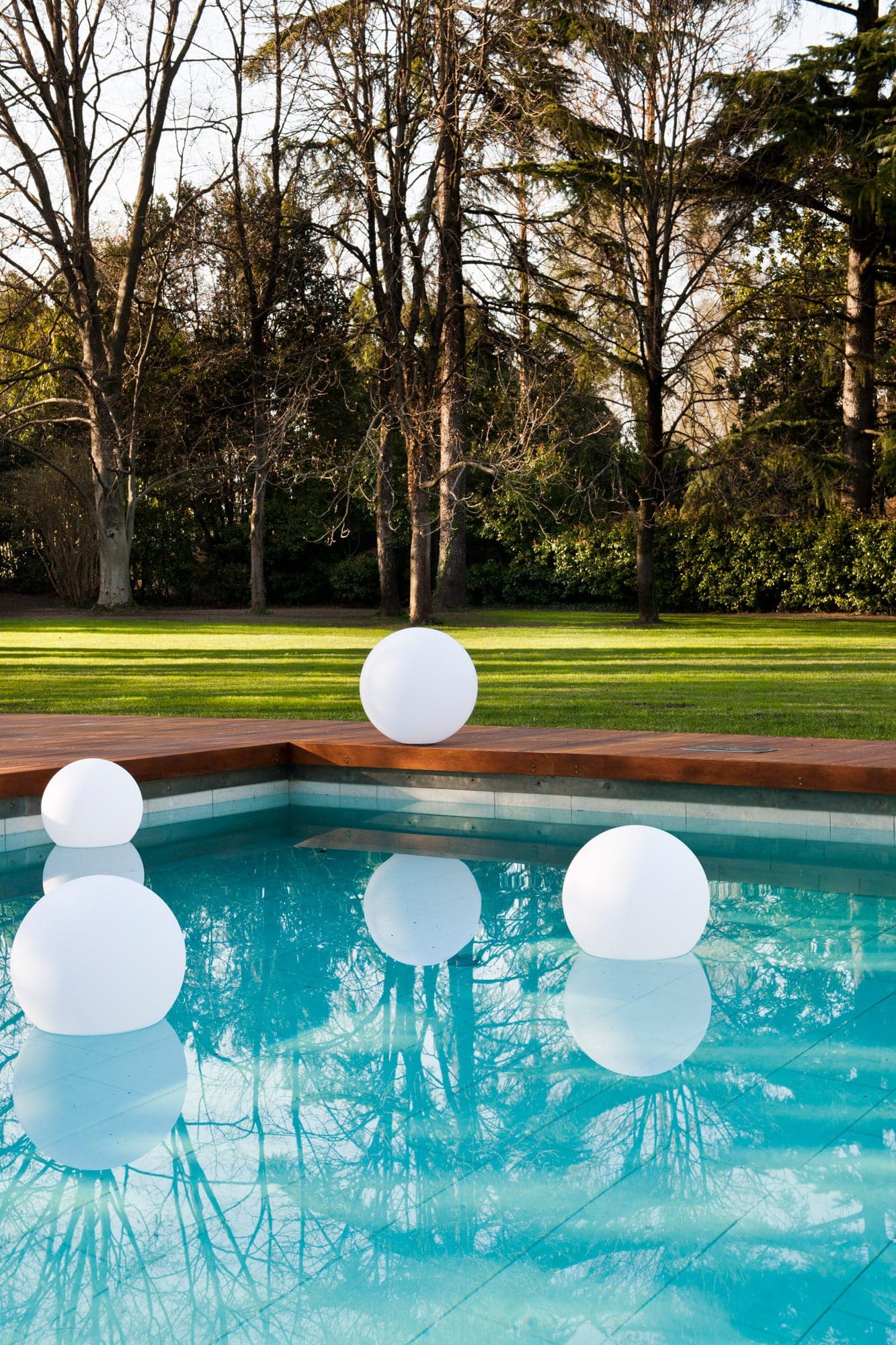 Lampada LED Multicolor da Arredo a Sfera Medium in Luci per sentieri Scontolo.net - Potenza, commercioVirtuoso.it