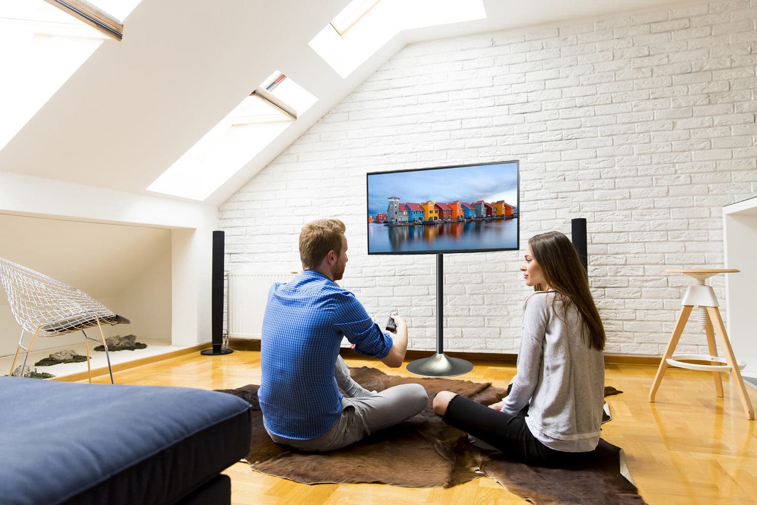 Supporto a Pavimento Colonna a Base Circolare per TV LCD/LED 13-27'' in Supporti da parete e da soffitto Scontolo.net - Potenza, commercioVirtuoso.it