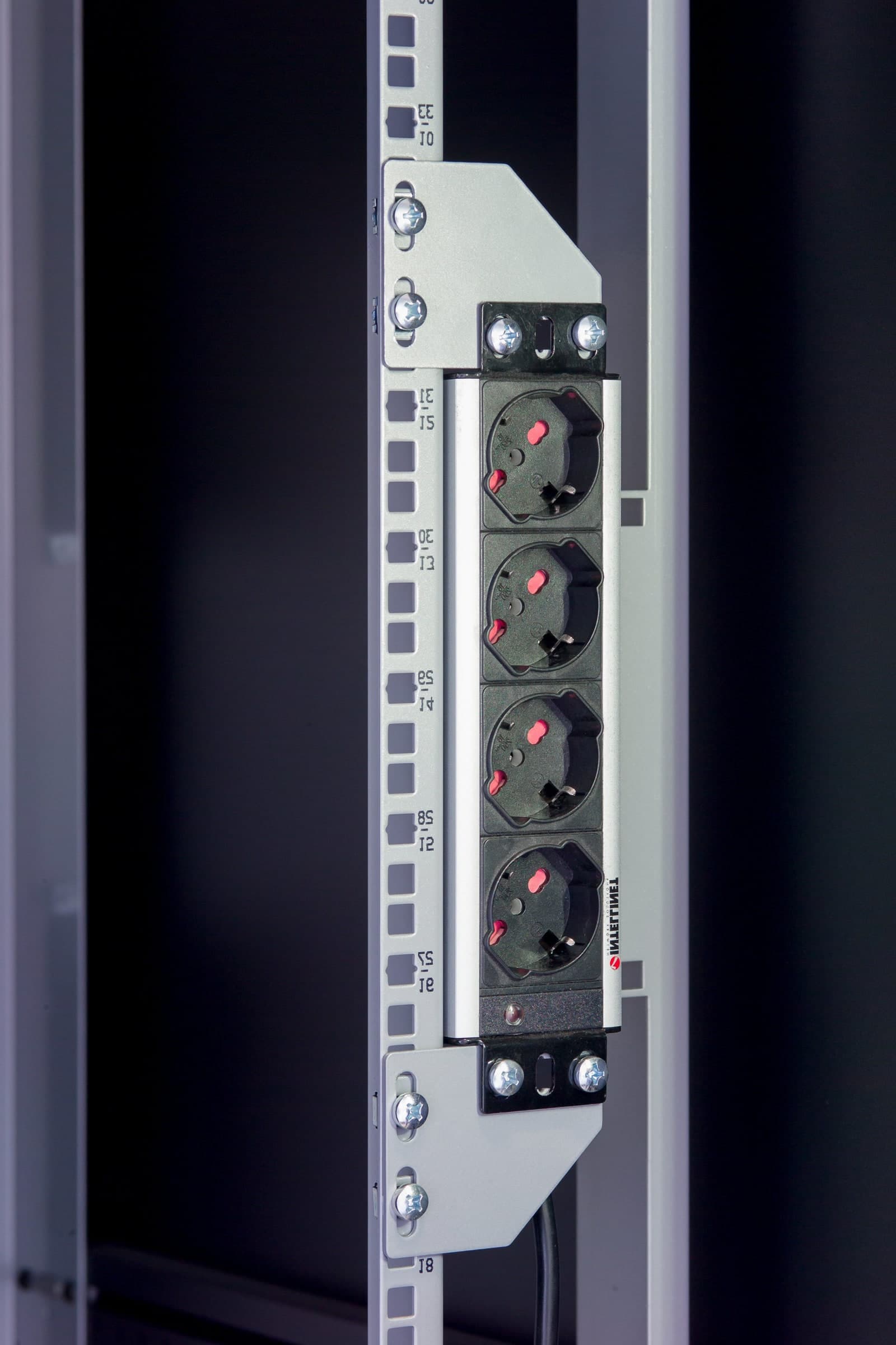 Staffe per Montaggio Verticale su Montanti Rack Silver in  Scontolo.net - Potenza, commercioVirtuoso.it