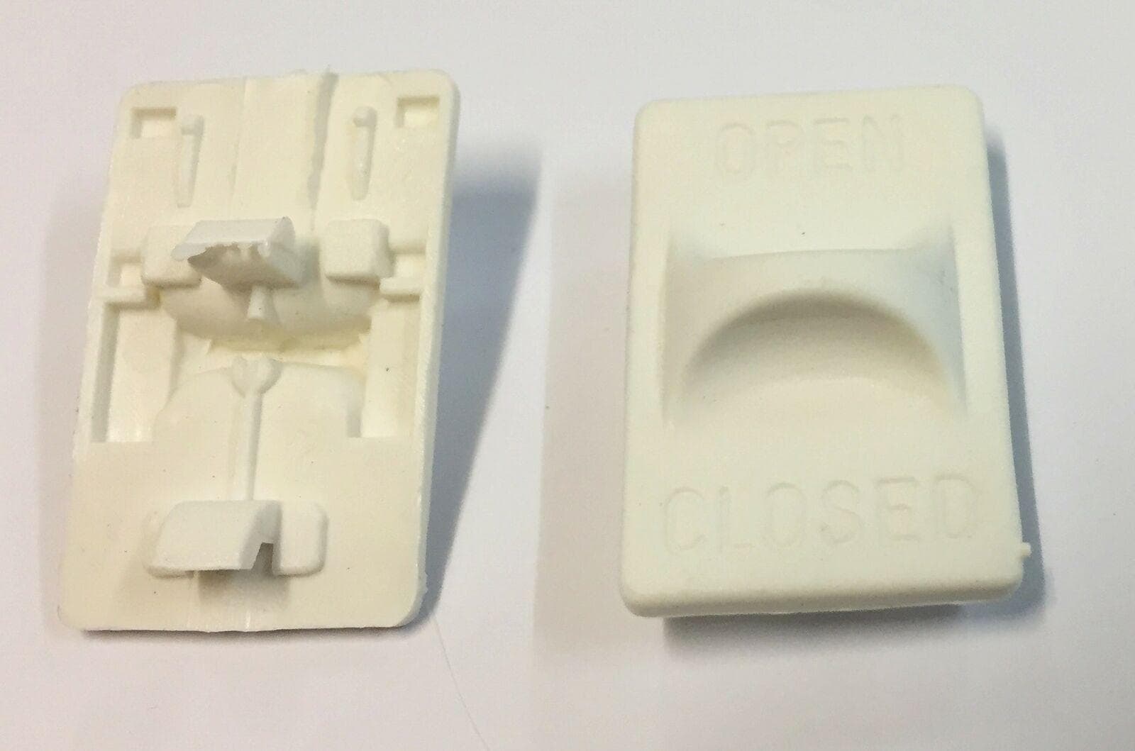 LEVA PIASTRINA PER GANCIO PANNELLO CAPPA BIANCO 2 PEZZI F 501 in prodotto EuroStore07 - Alatri, commercioVirtuoso.it