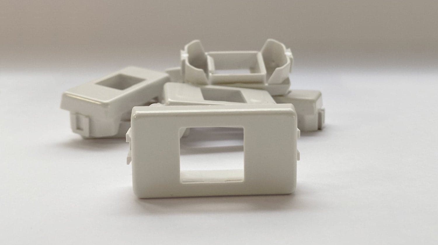 Adattatore Frutti RJ45 Ticino Matix Antibatterico Bianco in Prese a muro Scontolo.net - Potenza, commercioVirtuoso.it