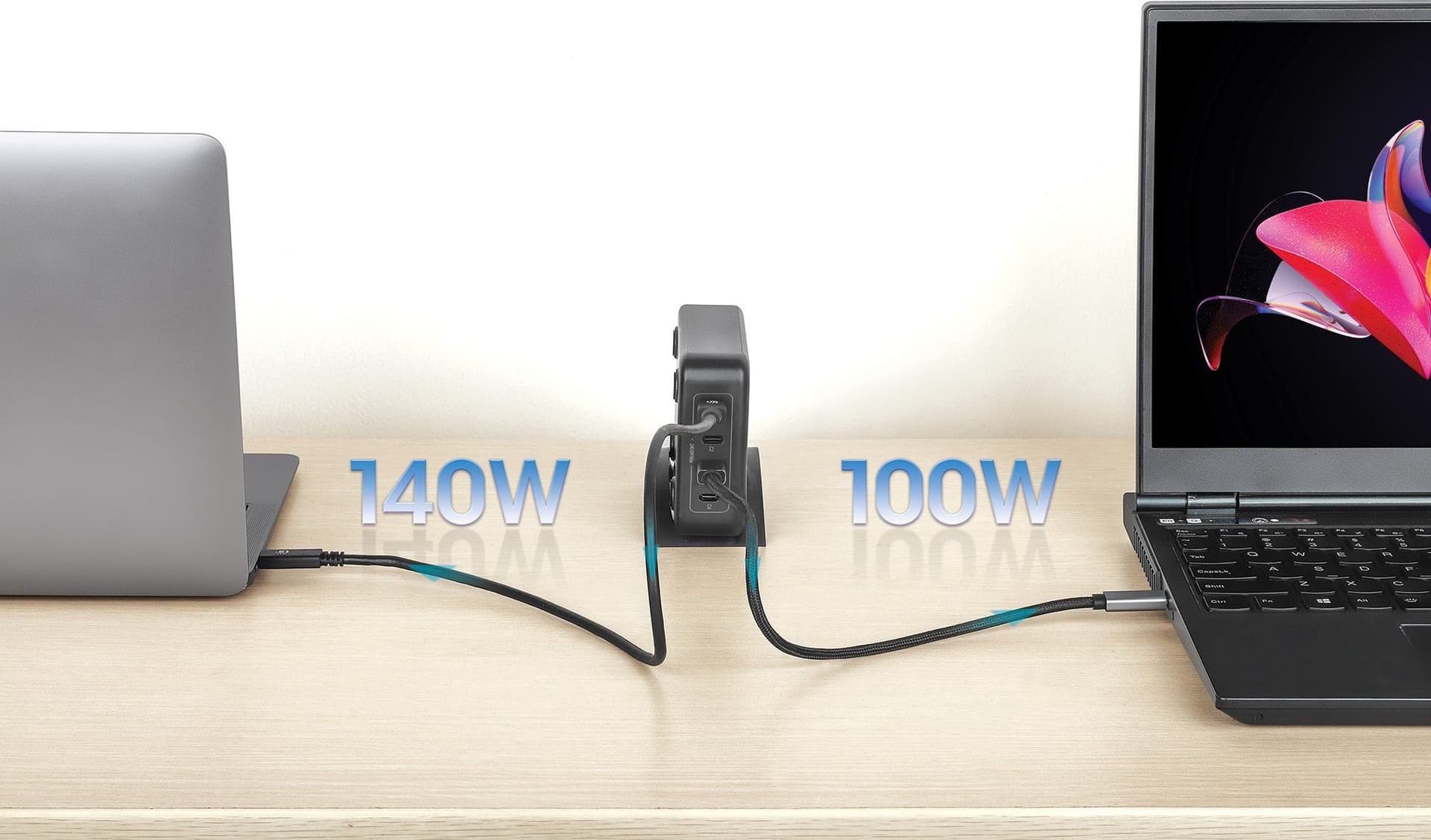 Stazione di Ricarica USB-C&trade Power Delivery 4 Porte GaN 240W / PD3.2 in Caricabatterie da muro Scontolo.net - Potenza, commercioVirtuoso.it