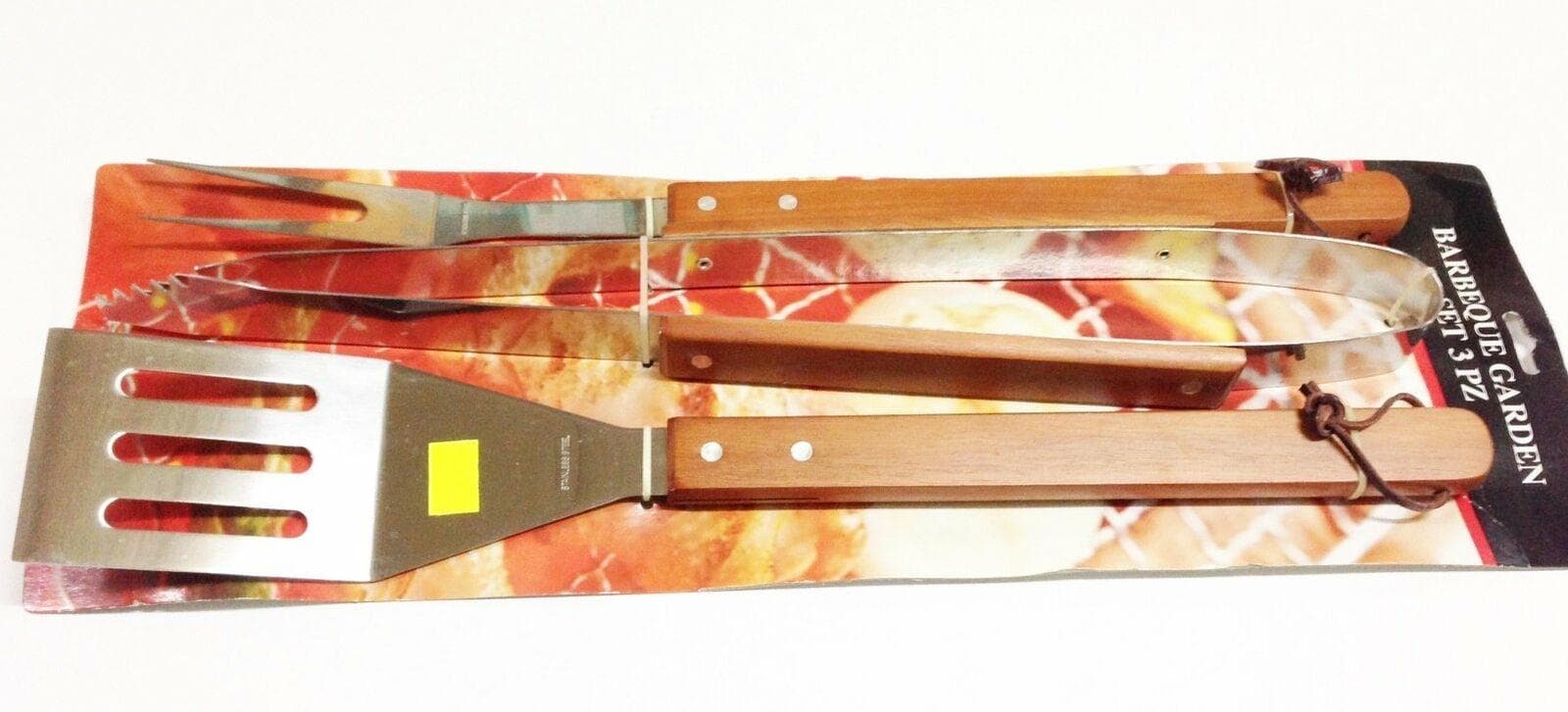 SET ATTREZZI BARBECUE CM 45 MANICO LEGNO PINZA + PALETTA + FORCHETTONE 3 PZ in prodotto EuroStore07 - Alatri, commercioVirtuoso.it