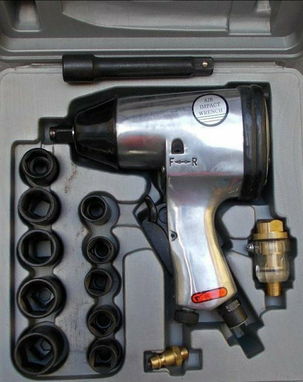 AVVITATORE PNEUMATICO CON 10 INSERTI + FILTRO ARIA E VALIGIA in prodotto EuroStore07 - Alatri, commercioVirtuoso.it