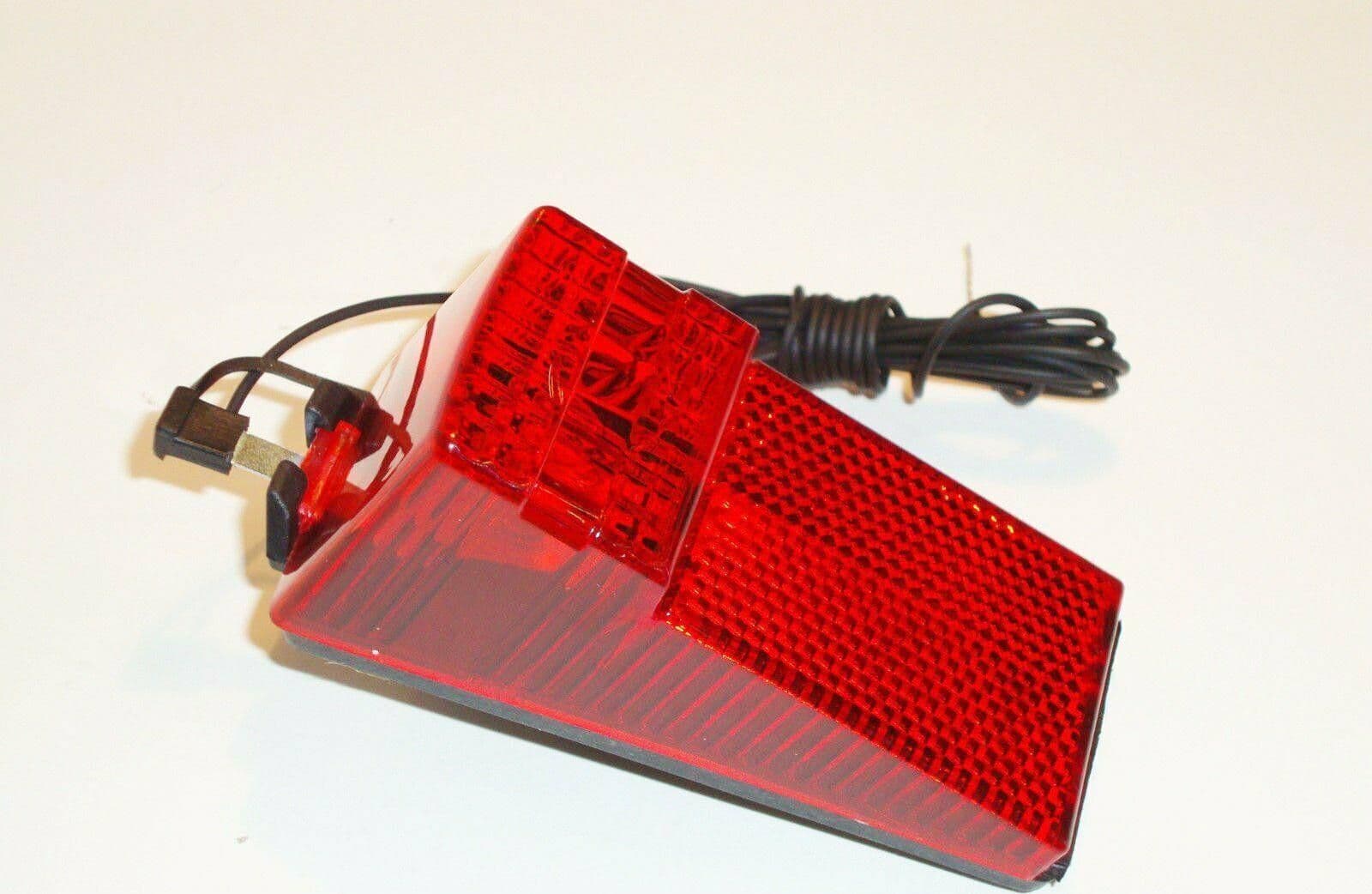 FARO POSTERIORE ROSSO PER BICICLETTA UNIVERSALE LUCE FANALINO A DINAMO BC 21 in prodotto EuroStore07 - Alatri, commercioVirtuoso.it