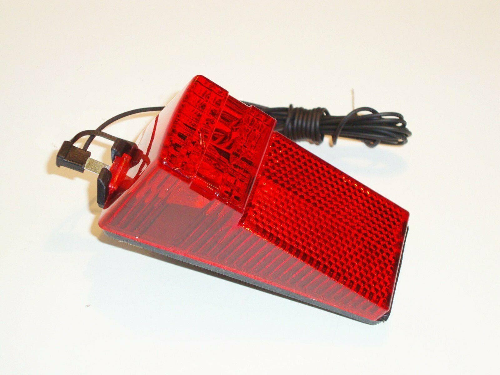 FARO POSTERIORE ROSSO PER BICICLETTA UNIVERSALE LUCE FANALINO A DINAMO BC 21 in prodotto EuroStore07 - Alatri, commercioVirtuoso.it