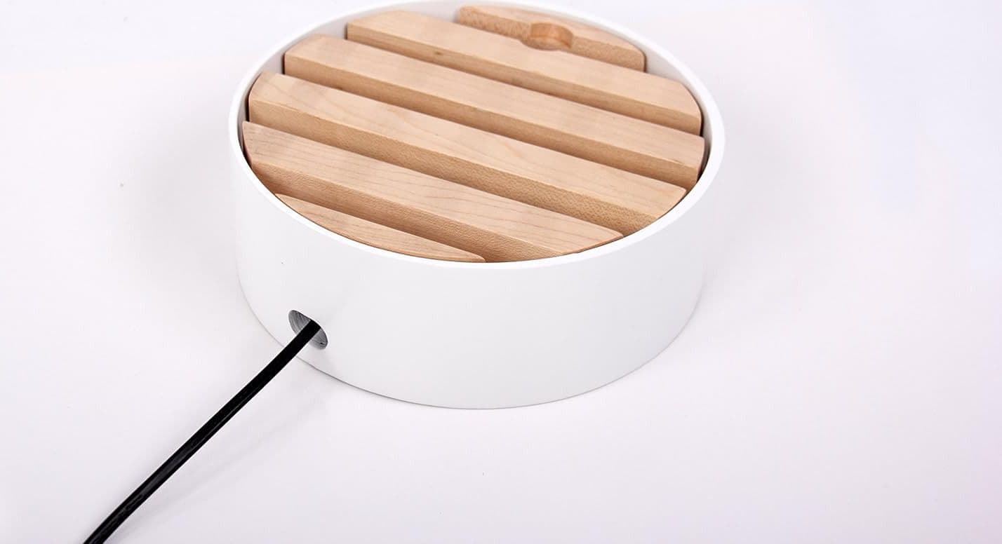 Trellis Charging Dock/4 prese USB Hub/bianco e legno naturale in Caricabatterie da muro Scontolo.net - Potenza, commercioVirtuoso.it