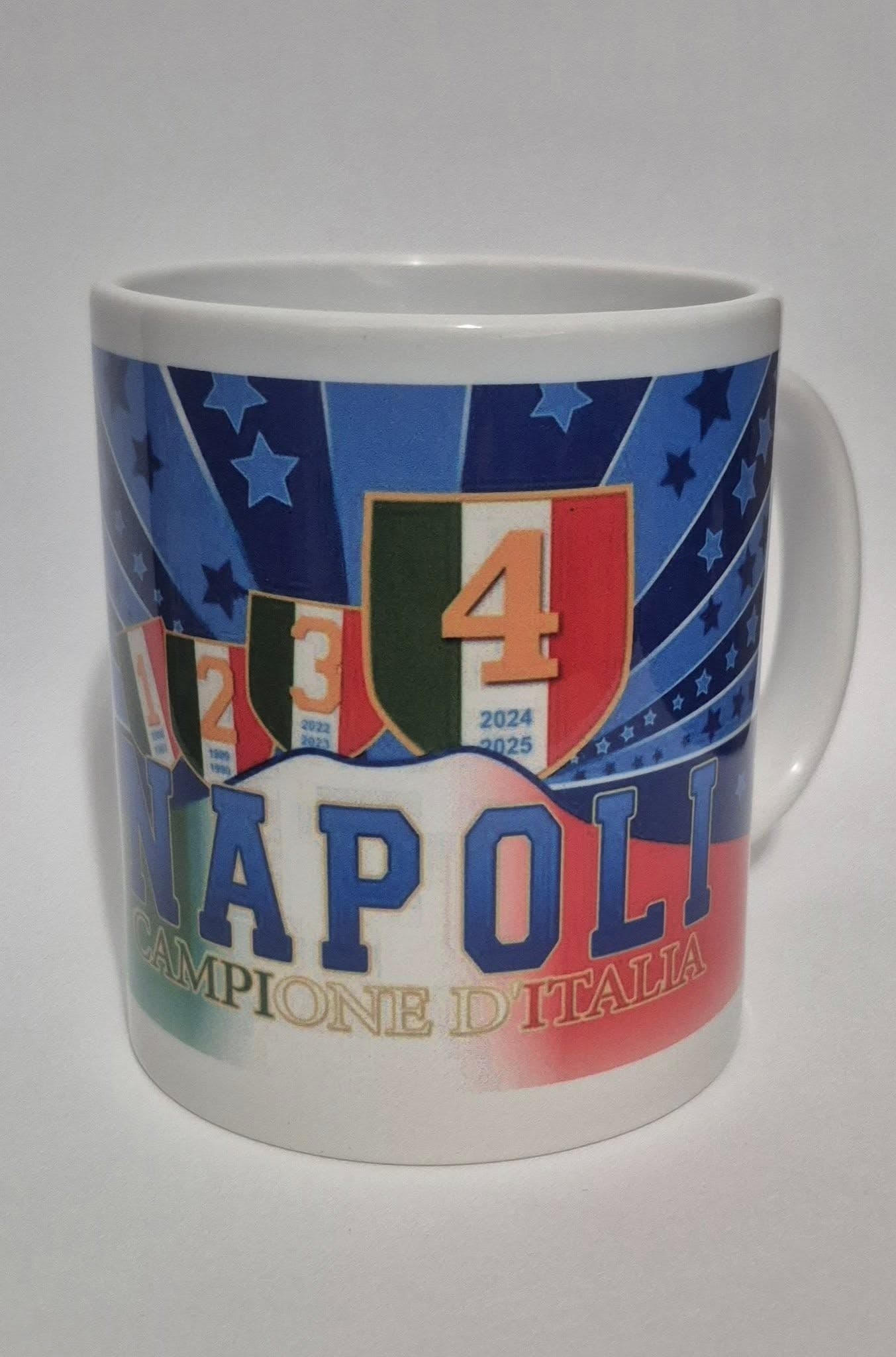 TAZZA NAPOLI 4 SCUDETTO PERSONALIZZATA LA MANO DE DIOS MARADONA FORZA NAPOLI CAMPIONI DI ITALIA in Tazze e tazzine da caffè Fatma - Giugliano in Campania, commercioVirtuoso.it