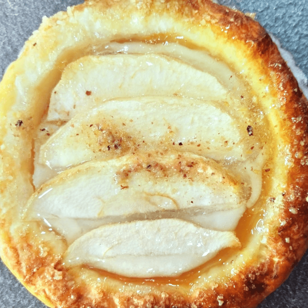 Sfogliatelle alla marmellata di albicocca e crema pasticcera in Spuntini dietetici Trinakia - Siracusa, commercioVirtuoso.it