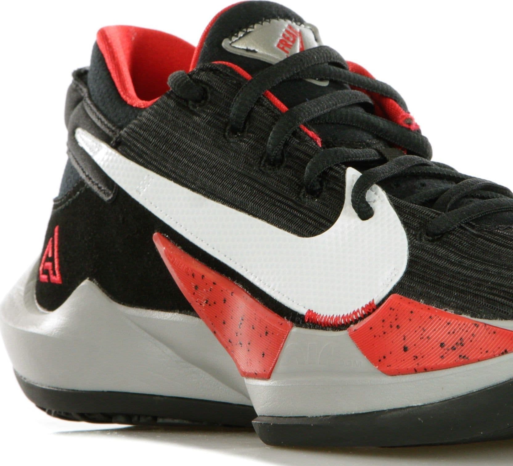 NIKE NBA Scarpa Basket Uomo Zoom Freak 2 Black/white/university Red da uomo in Scarpe da Basket da donna Drestige - Casamassima, commercioVirtuoso.it